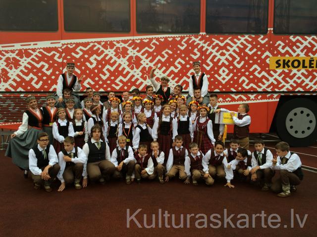 Lizuma deju kolektīvi XI Skolu jaunatnes Deju svētkos